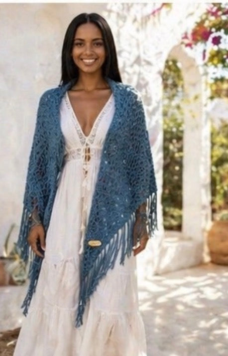 Chal Bohemio Crochet Azul con Flecos – Hecho a Mano Estilo Ibiza