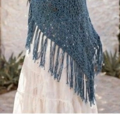 Chal Bohemio Crochet Azul con Flecos – Hecho a Mano Estilo Ibiza
