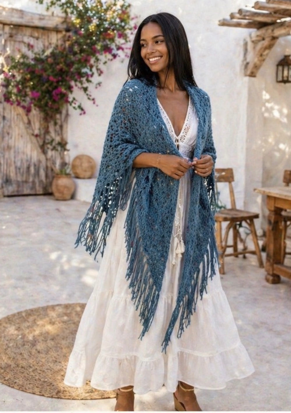 Chal Bohemio Crochet Azul con Flecos – Hecho a Mano Estilo Ibiza