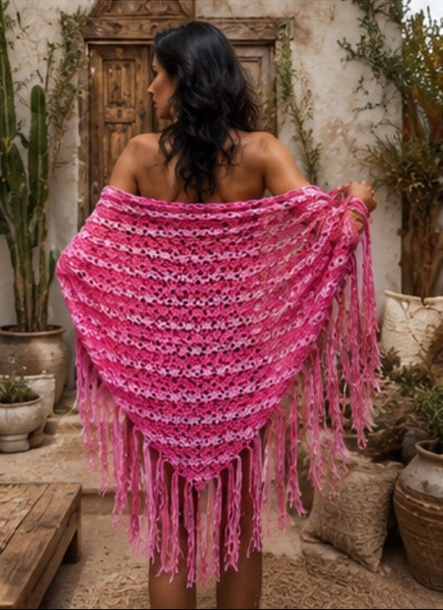 Chal Triangular de Crochet Rosa con Flecos | Hecho a Mano | Ibiza Moda TS