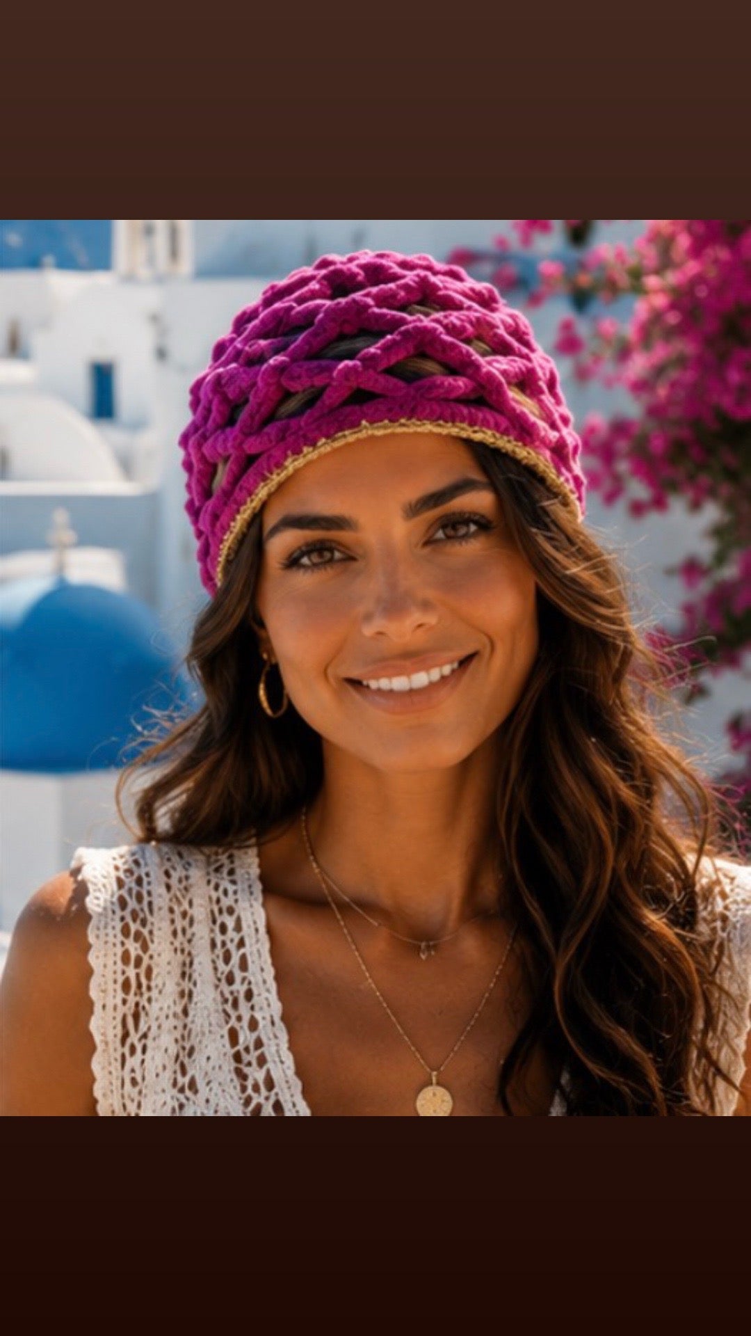 Gorro de Crochet Fucsia Artesanal | Estilo Boho Chic para Mujer