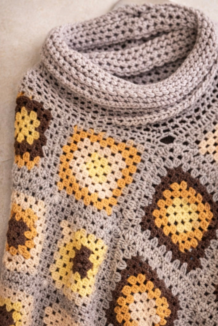 Handmade Crochet Granny Square Poncho – Boho Style // Poncho de Crochet Artesanal con Granny Squares – Estilo Boho