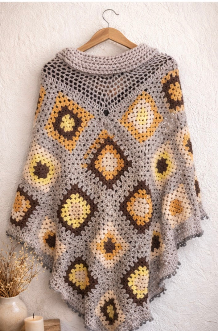Handmade Crochet Granny Square Poncho – Boho Style // Poncho de Crochet Artesanal con Granny Squares – Estilo Boho