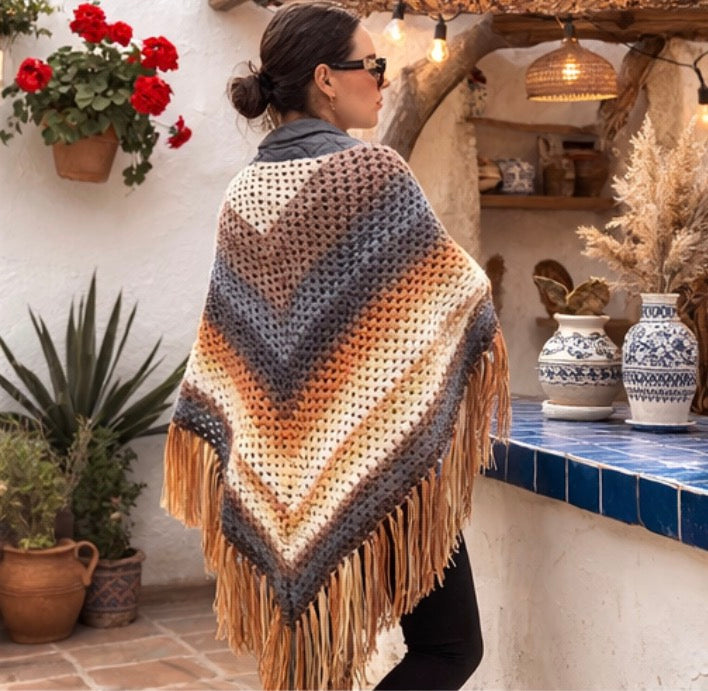 Chal Boho de Crochet con Flecos – Pañuelo Triangular Multicolor Otoño – Bufanda Artesanal Hecha a Mano