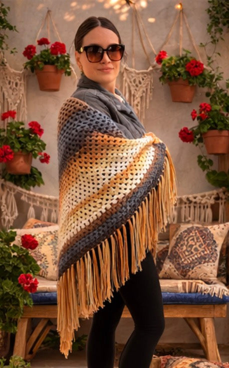 Chal Boho de Crochet con Flecos – Pañuelo Triangular Multicolor Otoño – Bufanda Artesanal Hecha a Mano
