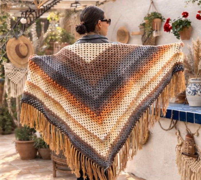 Chal Boho de Crochet con Flecos – Pañuelo Triangular Multicolor Otoño – Bufanda Artesanal Hecha a Mano