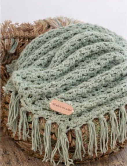 Chal artesanal de crochet con flecos – estilo boho