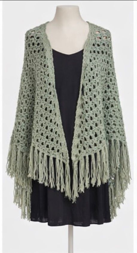 Chal artesanal de crochet con flecos – estilo boho