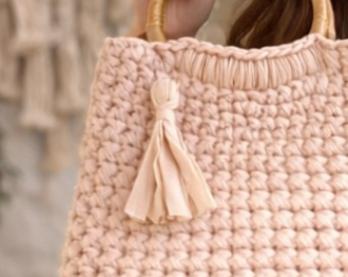 Bolso Crochet Boho Chic con Asa de Bambú – Ibiza Style