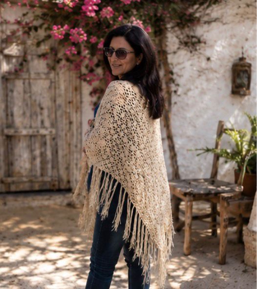 Chal Boho Blanco con Borde Dorado Artesanal | Estilo Hippie Chic