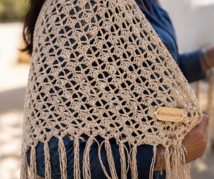Chal Boho Blanco con Borde Dorado Artesanal | Estilo Hippie Chic