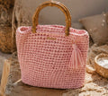 Bolso Rosa Crochet Handmade con Asa de Bambú – Estilo Boho Ibiza