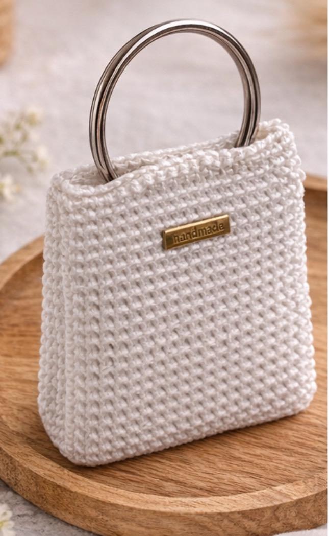 Handmade Crochet Mini Bag with Metal Ring Handle – Elegant & Minimalist Design // Bolso Mini de Ganchillo Hecho a Mano con Asa Metálica