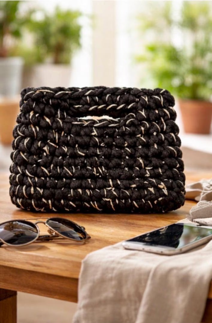 Bolso de Fiesta Tejido a Mano – Clutch Negro Artesanal para Evento y Cóctel