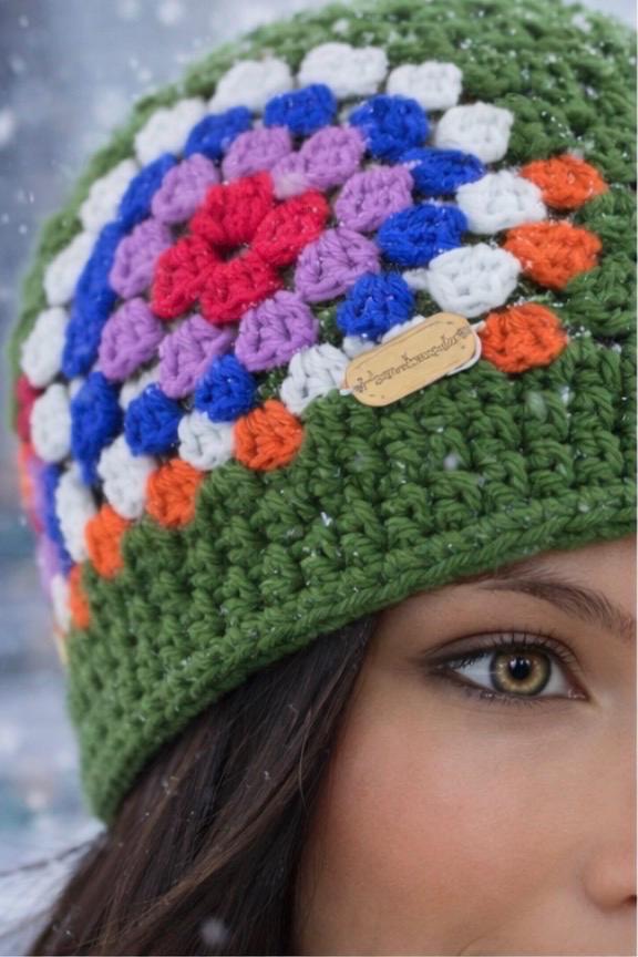Häkelmütze Granny Square Gelb – Handgestrickte Beanie für Damen – Boho Wintermütze – Bunte handgemachte Mütze